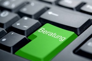 Grün gefärbte Taste einer PC-Tastatur mit Aufschrift "Beratung" | © IckeT - Fotolia.com